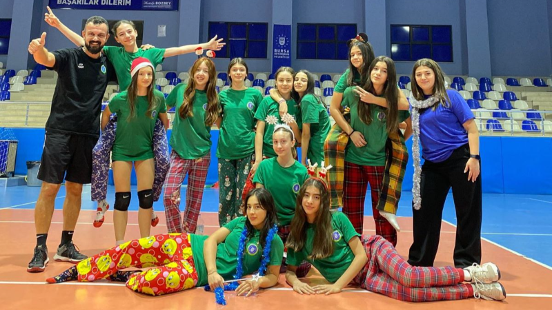 Bursa Büyükşehir Midi takımı 2025’i noktaladılar