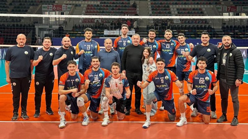 Osmangazi Belediyespor TVF Spor Lisesi önünde