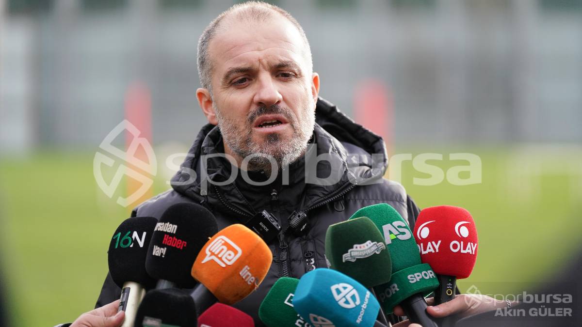 BURSASPOR'UN TEKNİK DİREKTÖR MUSTAFA ER YÖNETİMİNDEKİ İLK ANTRENMANININ FOTOĞRAFLARI