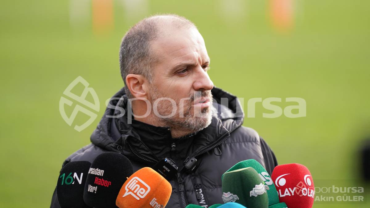 BURSASPOR'UN TEKNİK DİREKTÖR MUSTAFA ER YÖNETİMİNDEKİ İLK ANTRENMANININ FOTOĞRAFLARI