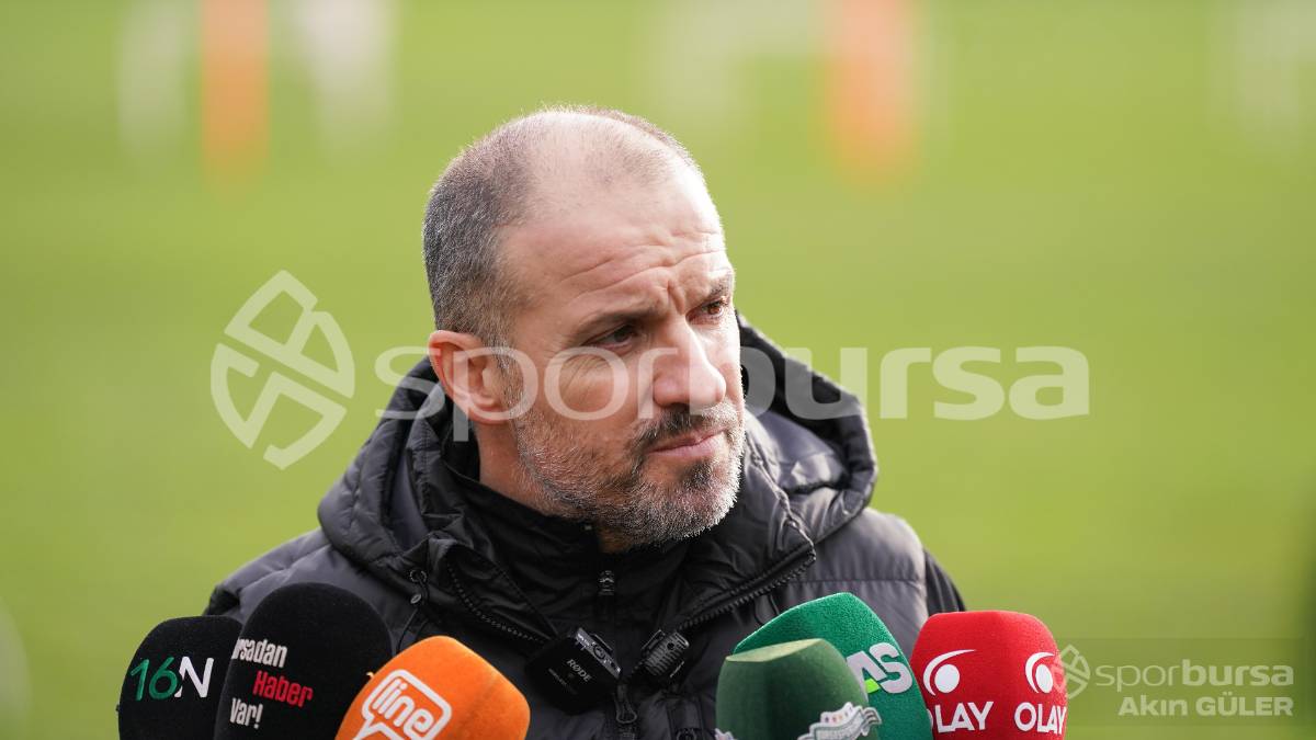 BURSASPOR'UN TEKNİK DİREKTÖR MUSTAFA ER YÖNETİMİNDEKİ İLK ANTRENMANININ FOTOĞRAFLARI