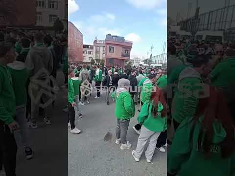 Bursaspor'lu taraftarlar takımını yalnız bırakmadı! 🐊 #sporbursatr #bursa