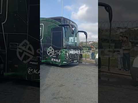 Timsah, stadyuma ulaştı! 🐊 #sporbursatr #bursaspor