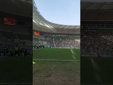 Salih Kavrazlı golden sonra Teknik Direktör Mustafa Er'e sarıldı! 🐊 #sporbursatr #bursaspor