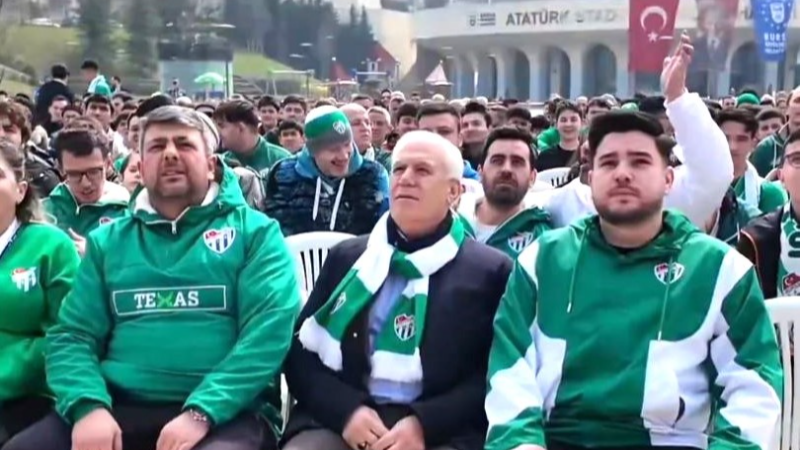 Başkanlar taraftarla maç izledi!