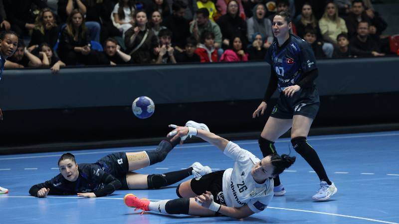 Bursa Büyükşehir yarı final için Yunanistan'da