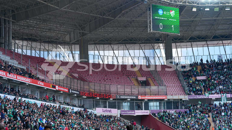 Eskişehir'de deplasman tribünü boş kaldı!