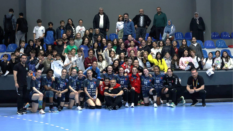 Büyükşehir Belediyespor liderliği sevdi!