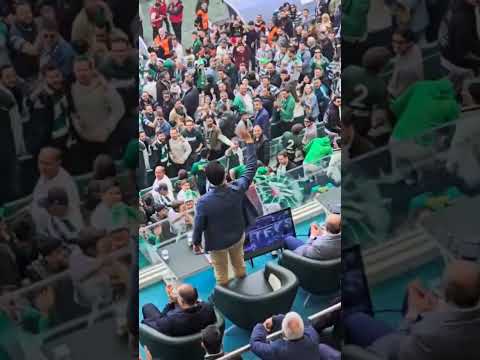 Bursaspor Başkanı Enes Çelik tribünleri selamlıyor! 📢🐊#sporbursatr #bursaspor