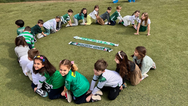 Emine Örnek Okulları'nda Bursaspor'un şampiyonluğu kutlandı