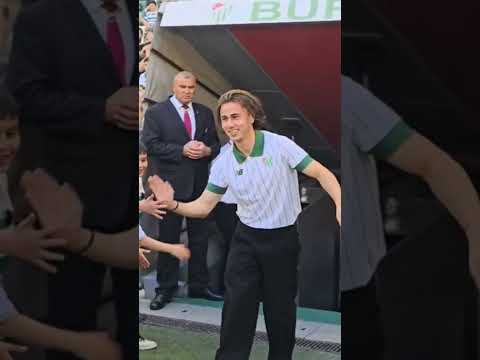 Eyüp Akcan tören alanına çıkıyor.. #sporbursatr #bursaspor