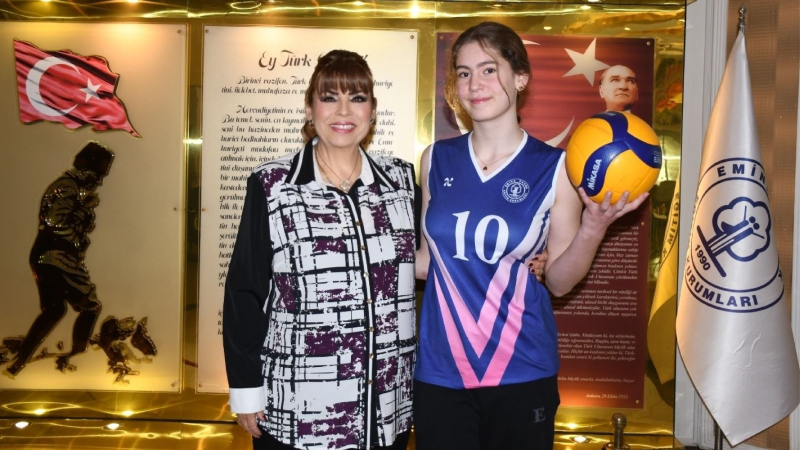Emine Örnek’te Naz Topaloğlu gururu! Milli davet aldı