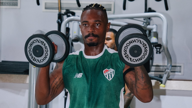 Lincoln ilk idmana çıktı, formayı astı!