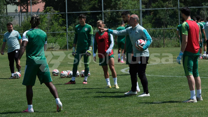 Mustafa Er futbolcularından ne istedi?