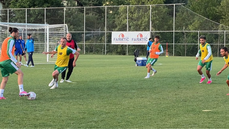 Boutrah geri döndü! Futbolcular alev aldı!