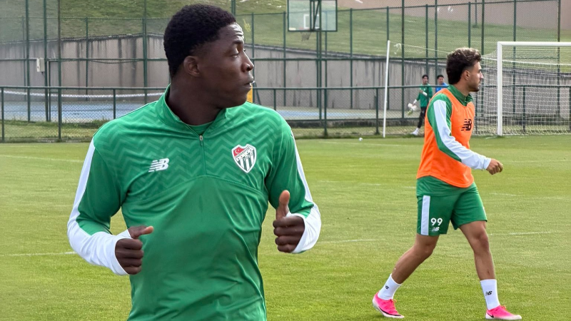 SporBursa’nın ilk kez yazdığı Gineli forvet Sylla kampa götürüldü