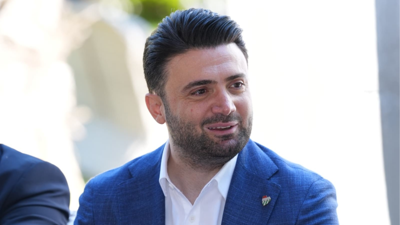 Başkan Çelik stoper için “Türki” formülünü anlattı, Kelechi’nin maaşını açıkladı