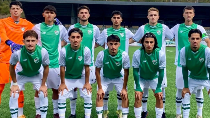 Bursaspor U19 İstanbul’da farklı başladı