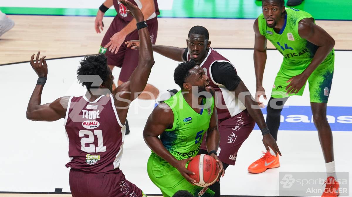 TOFAŞ - PİZZABULLS BORDO BANDIRMA MAÇI FOTOĞRAFLARI