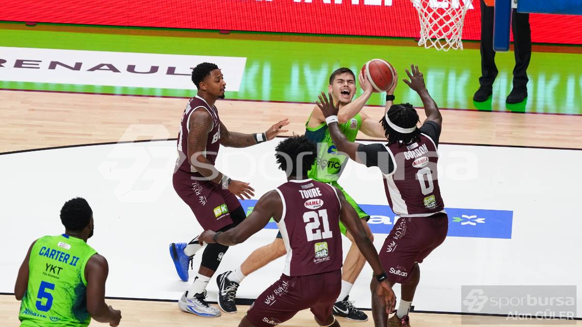 TOFAŞ - PİZZABULLS BORDO BANDIRMA MAÇI FOTOĞRAFLARI