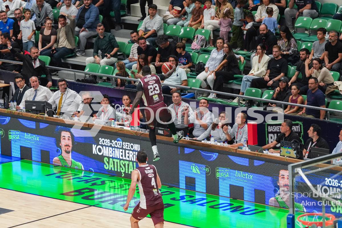 TOFAŞ - PİZZABULLS BORDO BANDIRMA MAÇI FOTOĞRAFLARI