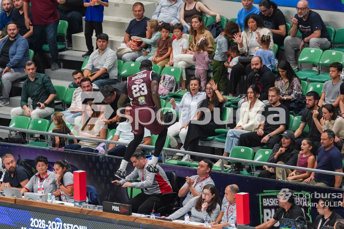 TOFAŞ - PİZZABULLS BORDO BANDIRMA MAÇI FOTOĞRAFLARI