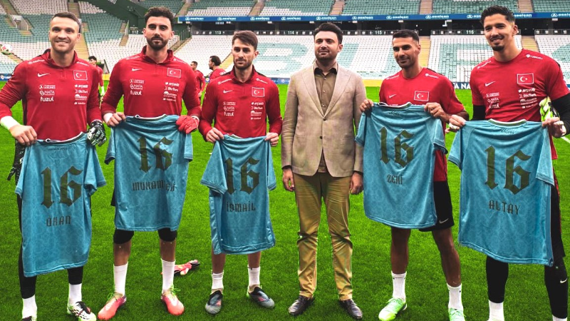 Başkan Çelik’ten Vakıfköy’den yetişen milli oyunculara Fetih forması