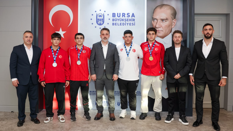 Bursa’nın gururu güreşçiler!