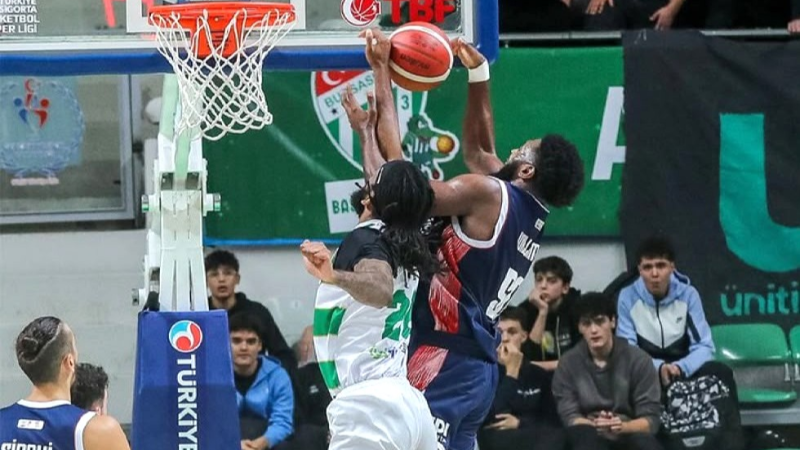 Bursaspor, evinde Bahçeşehir’e son çeyrekte geçildi