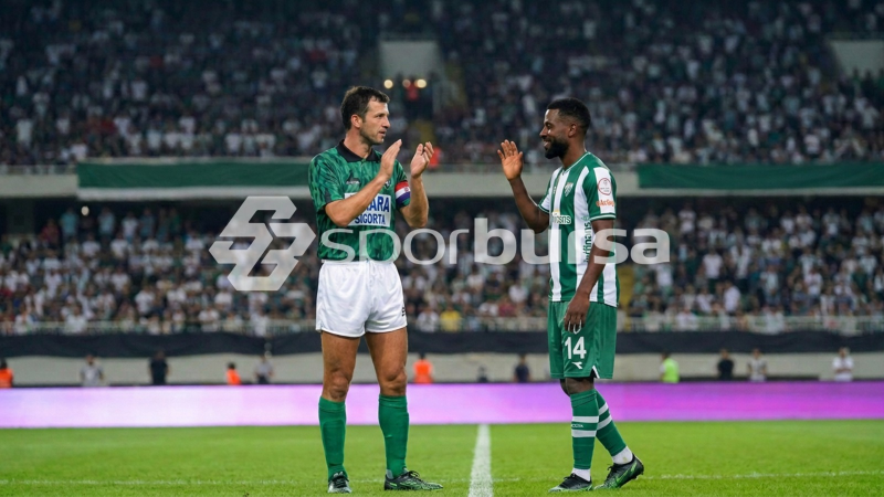 Rekorun eski sahibi Saffet Sancaklı, rekortmen Iheanacho’yu kutladı